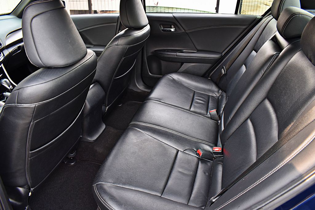 2016 Honda Accord Image 17