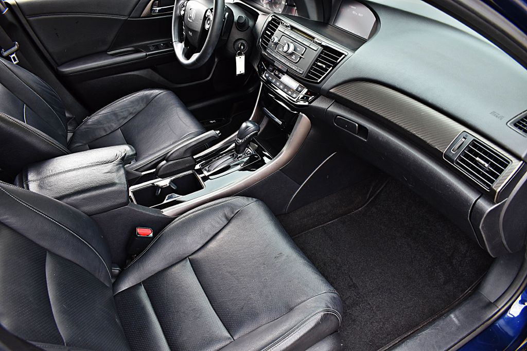 2016 Honda Accord Image 18