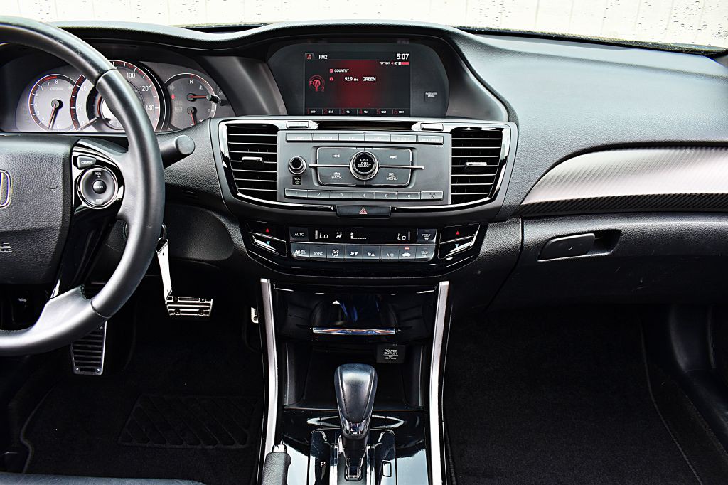 2016 Honda Accord Image 24