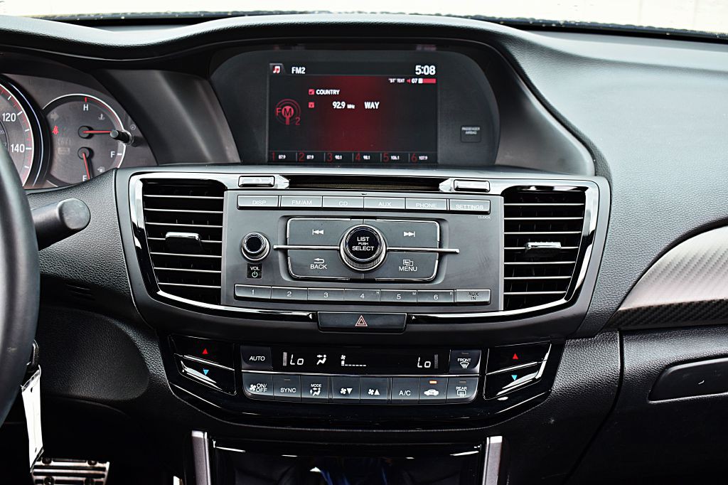 2016 Honda Accord Image 25