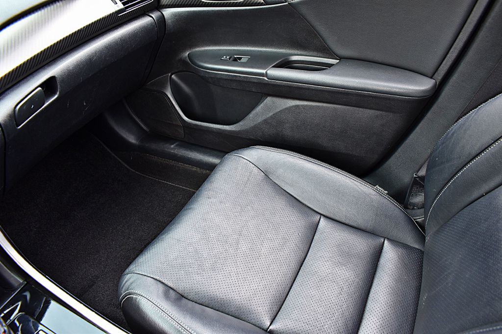2016 Honda Accord Image 32