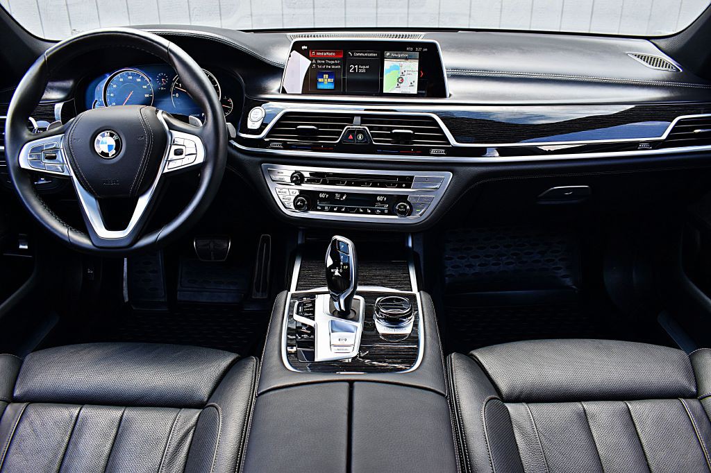 2019 BMW 7 Series Image 26