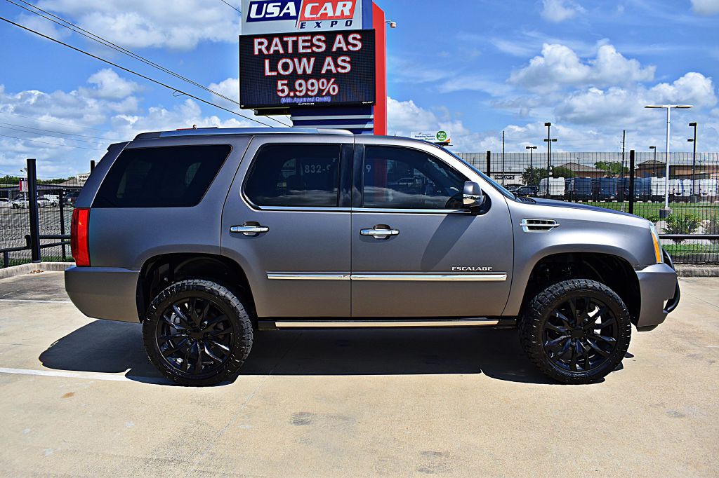 2013 Cadillac Escalade Image 4
