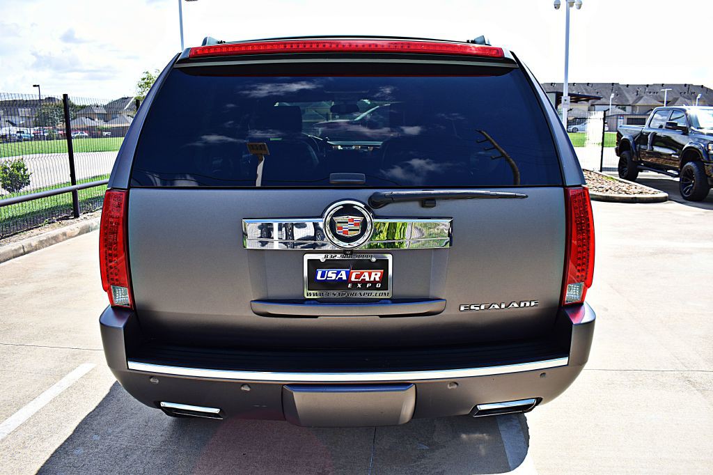 2013 Cadillac Escalade Image 6