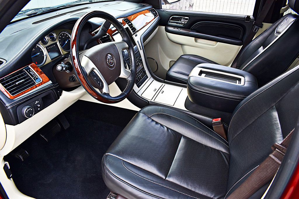 2013 Cadillac Escalade Image 16