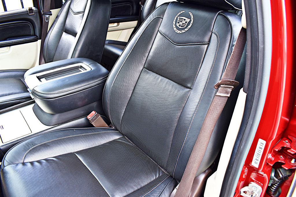 2013 Cadillac Escalade Image 17