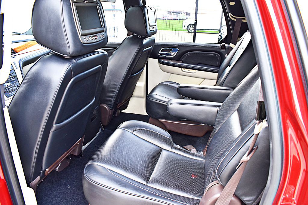 2013 Cadillac Escalade Image 18