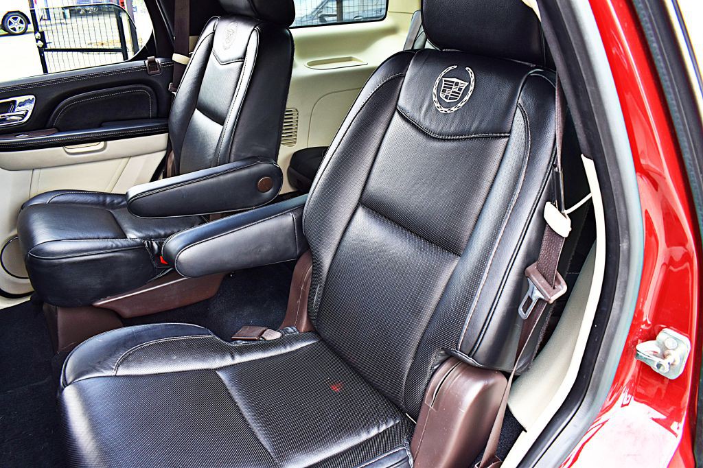 2013 Cadillac Escalade Image 19