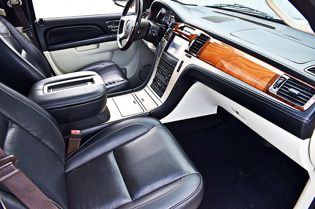 2013 Cadillac Escalade Image 20