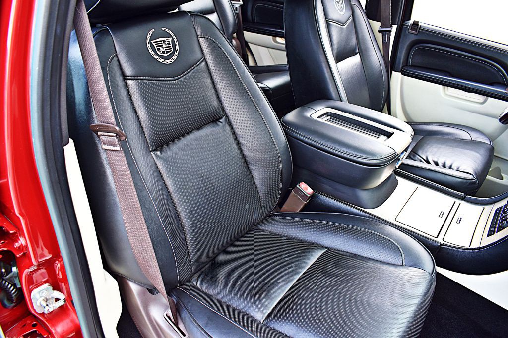 2013 Cadillac Escalade Image 21