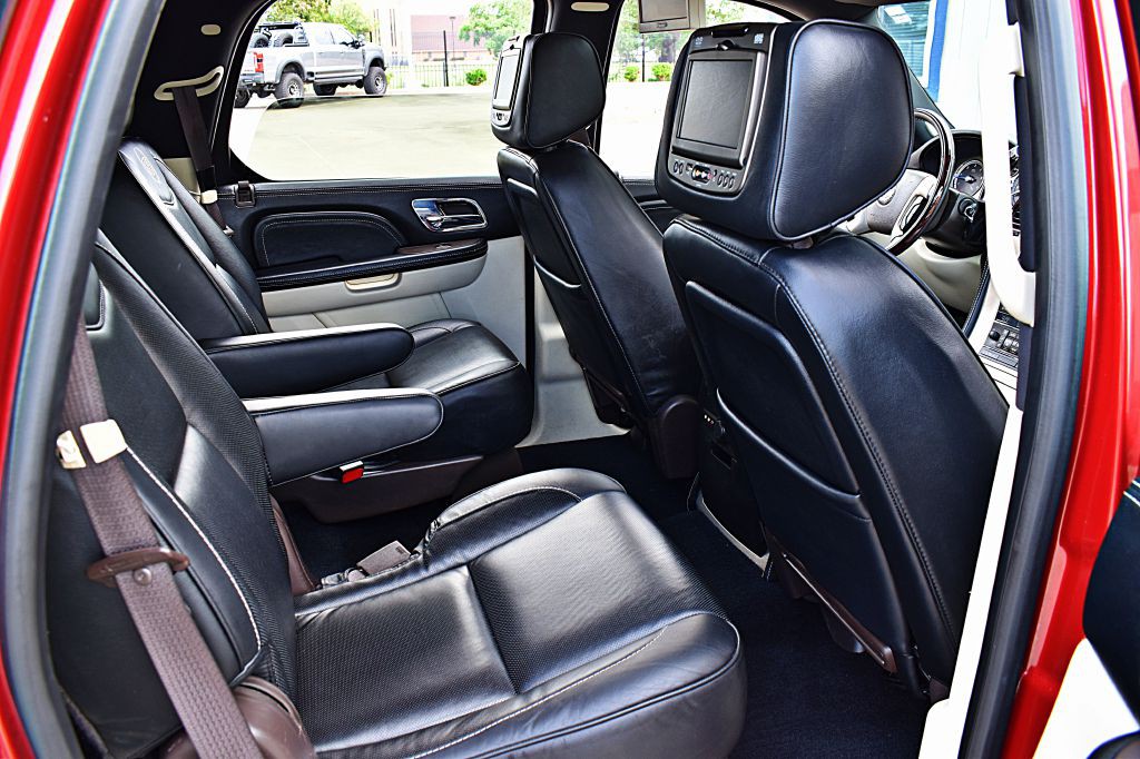 2013 Cadillac Escalade Image 22