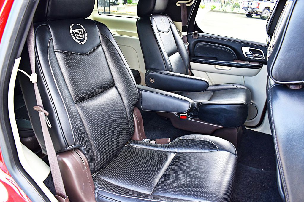 2013 Cadillac Escalade Image 23