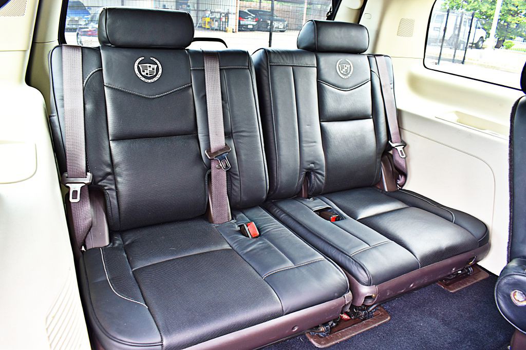 2013 Cadillac Escalade Image 24