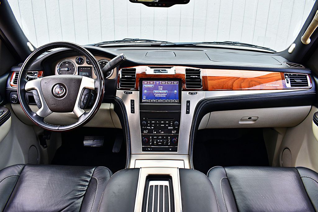 2013 Cadillac Escalade Image 25