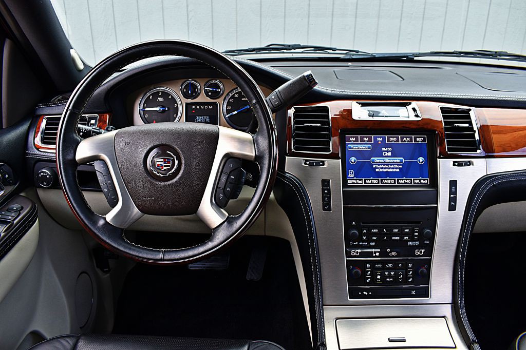 2013 Cadillac Escalade Image 26