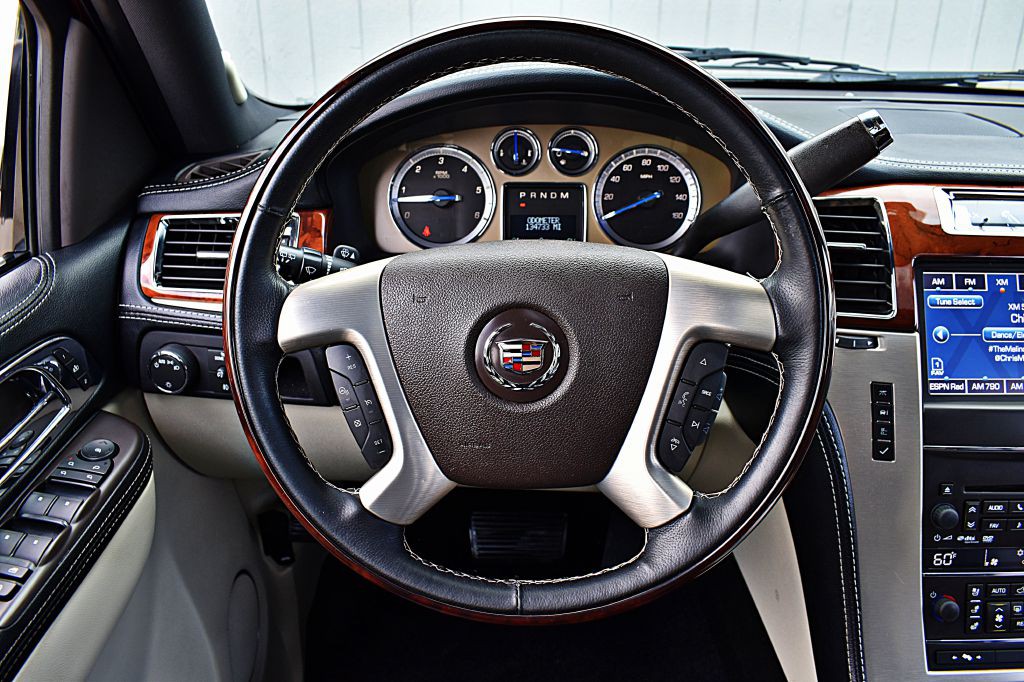 2013 Cadillac Escalade Image 27