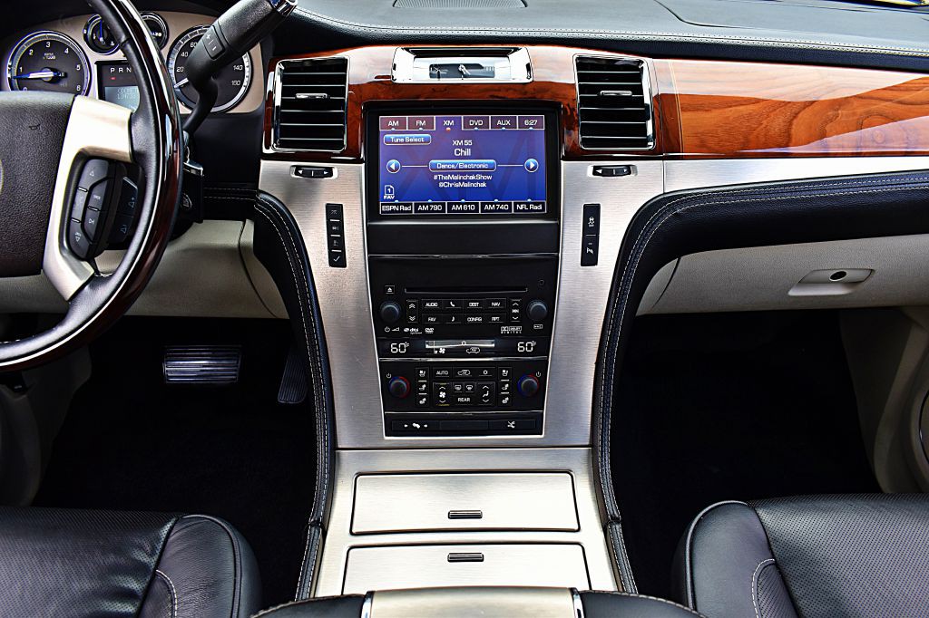 2013 Cadillac Escalade Image 28