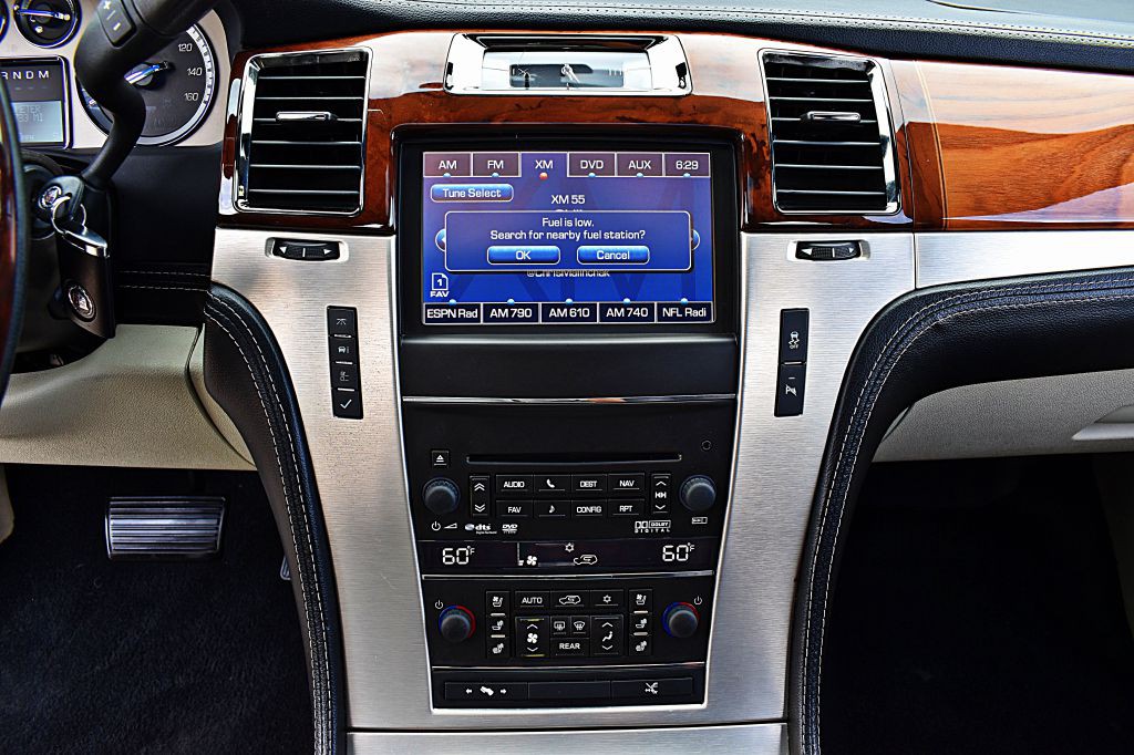 2013 Cadillac Escalade Image 30