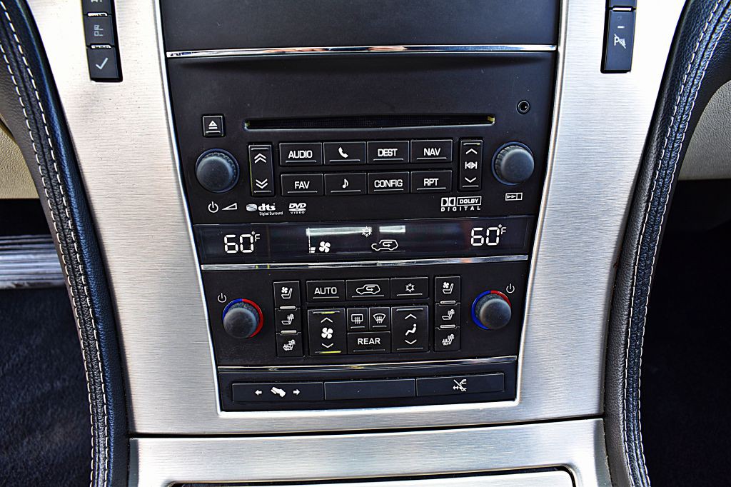 2013 Cadillac Escalade Image 35