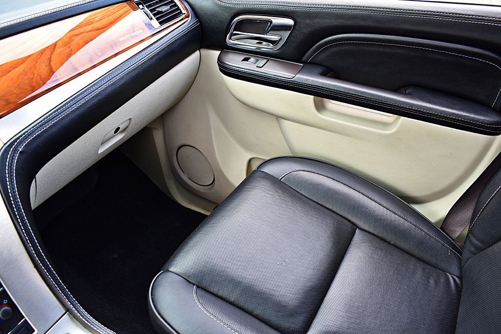 2013 Cadillac Escalade Image 37