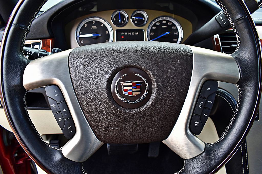 2013 Cadillac Escalade Image 41