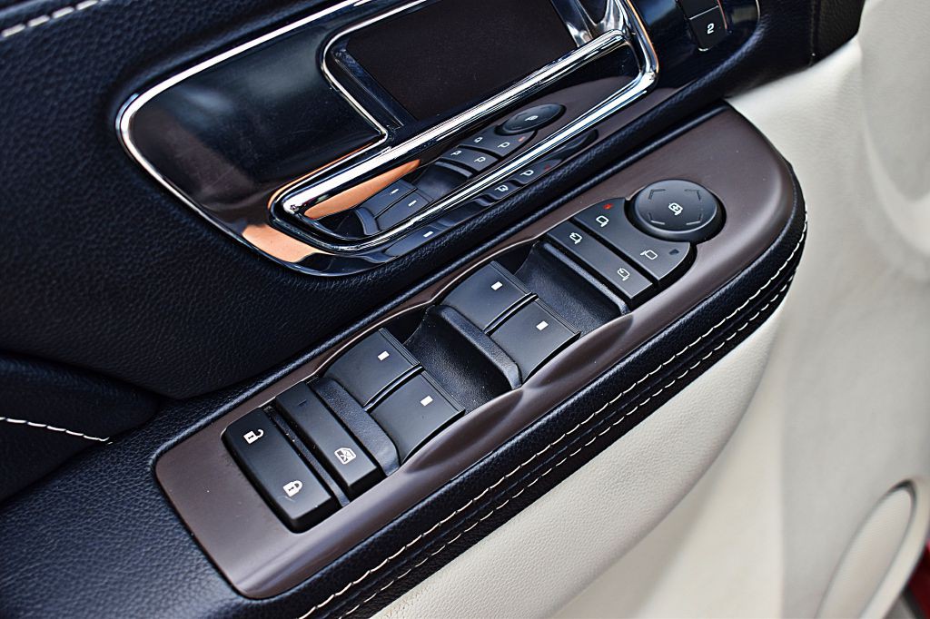 2013 Cadillac Escalade Image 45