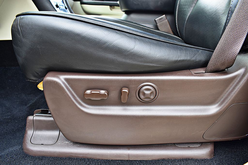 2013 Cadillac Escalade Image 46