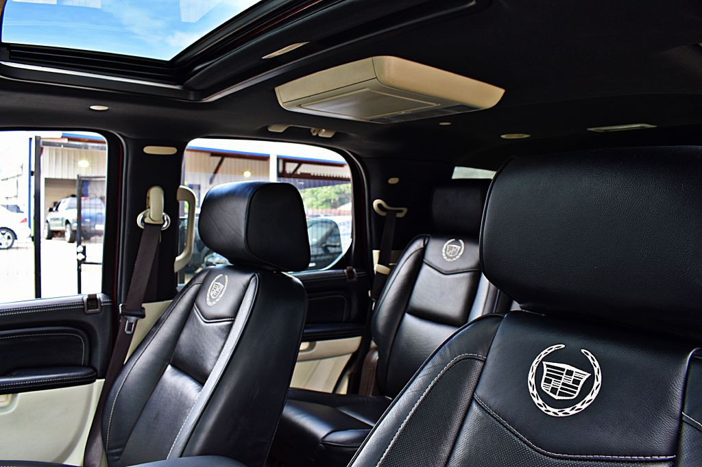 2013 Cadillac Escalade Image 47