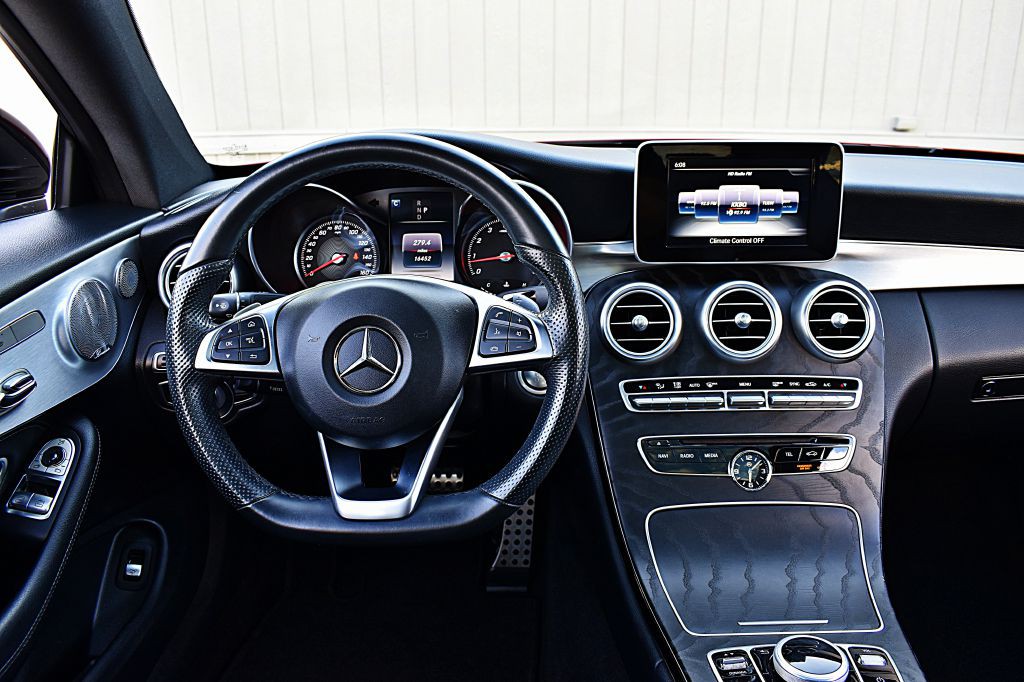 2018 Mercedes-Benz C-Class Image 23