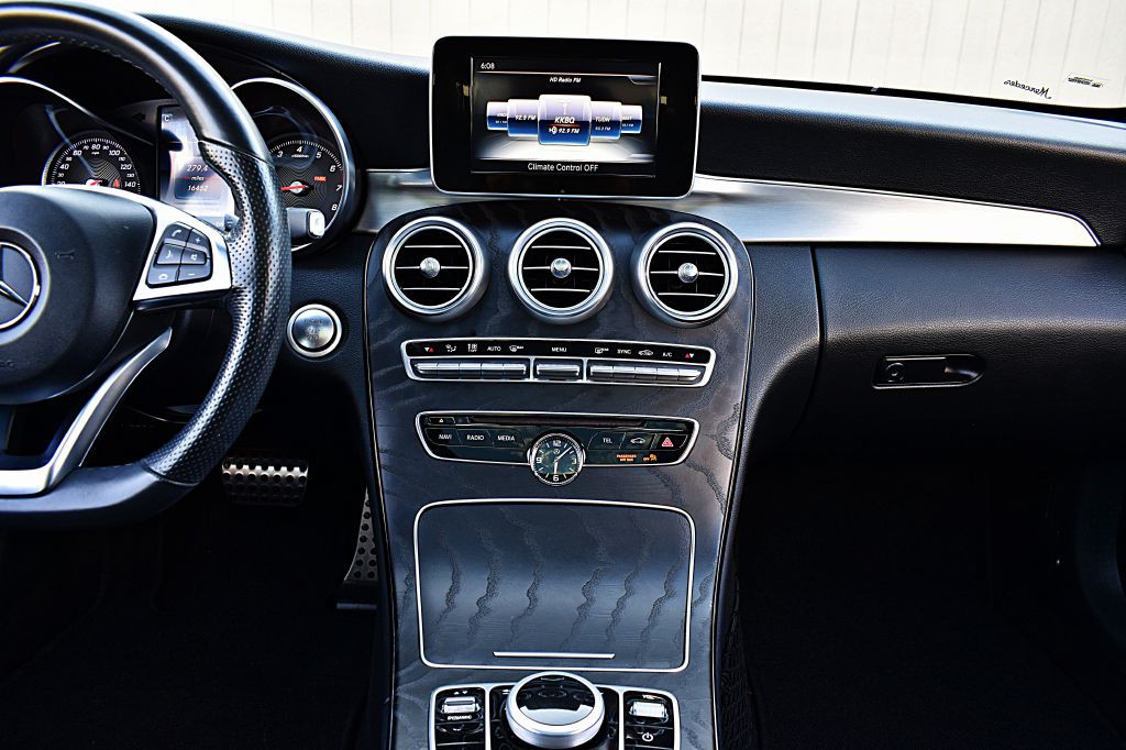 2018 Mercedes-Benz C-Class Image 25