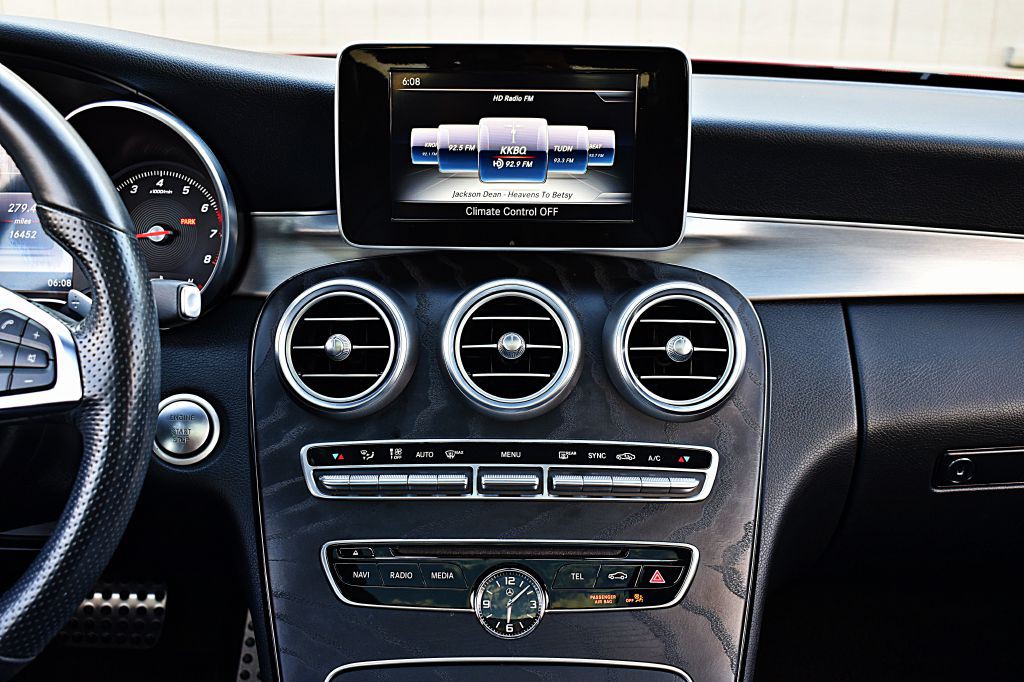 2018 Mercedes-Benz C-Class Image 26