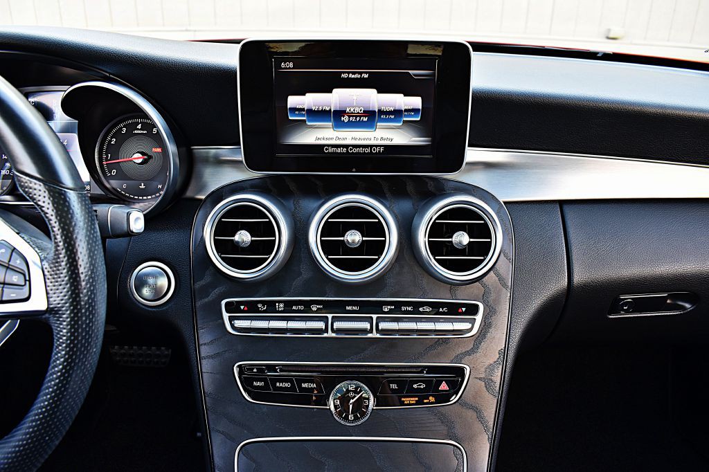 2018 Mercedes-Benz C-Class Image 27