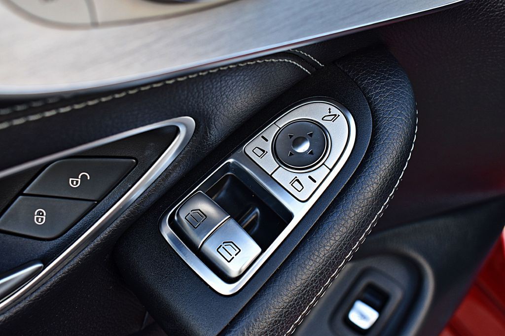 2018 Mercedes-Benz C-Class Image 48