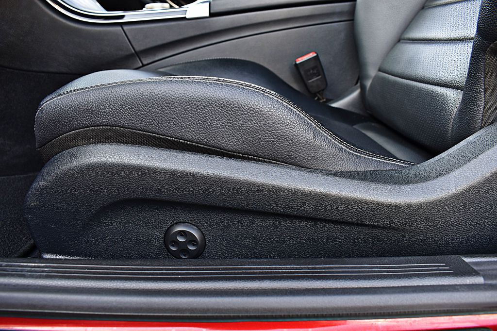 2018 Mercedes-Benz C-Class Image 50
