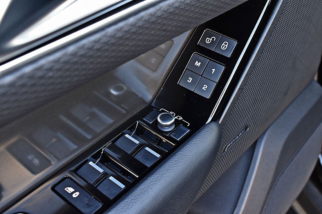 2020 Land Rover Range Rover Image 45