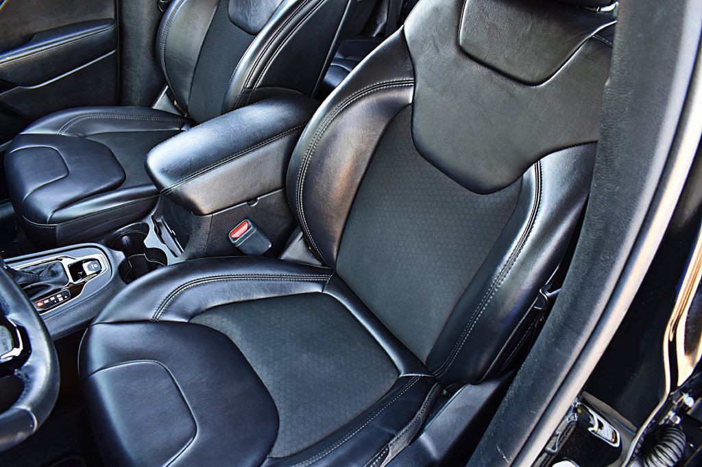 2019 Jeep Cherokee Image 16