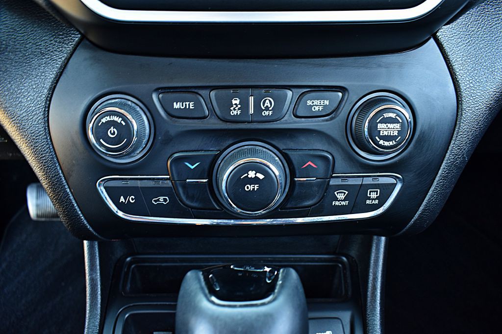 2019 Jeep Cherokee Image 32