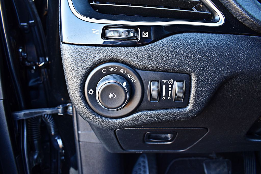 2019 Jeep Cherokee Image 38