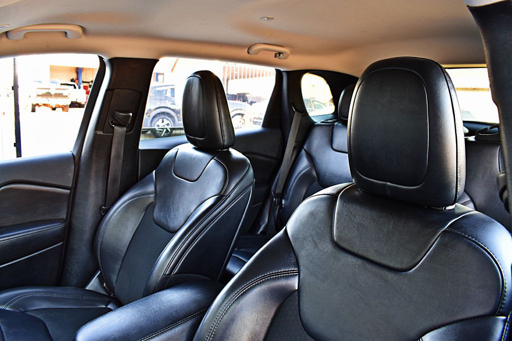 2019 Jeep Cherokee Image 42