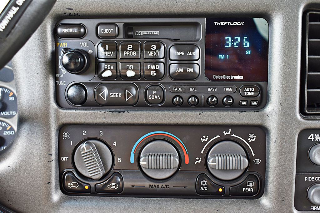 2002 GMC Sierra Image 31