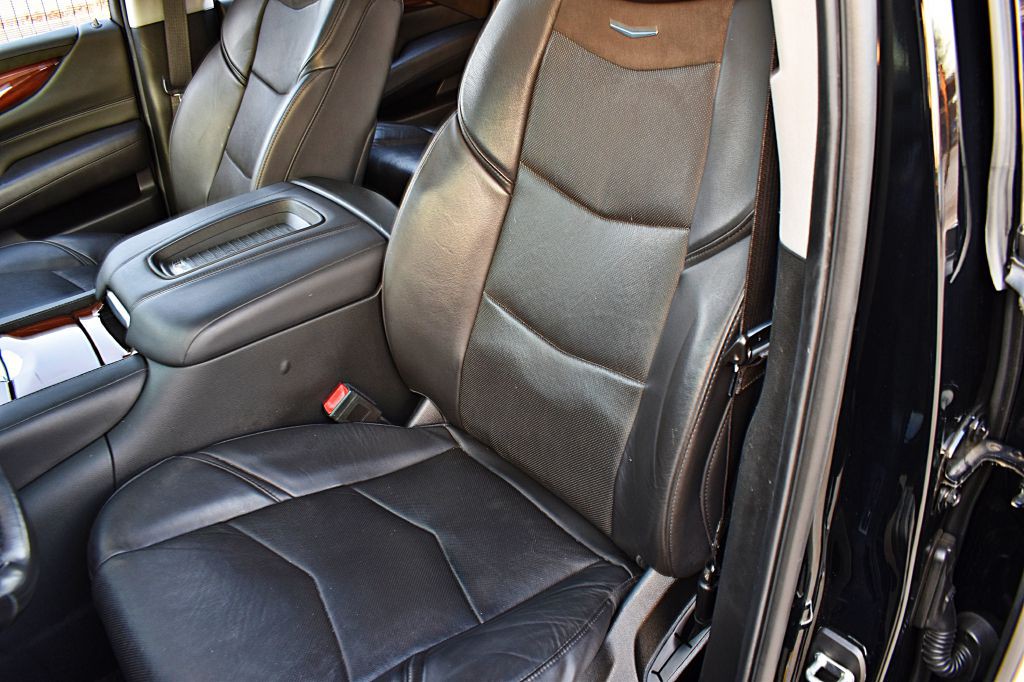 2020 Cadillac Escalade Image 17