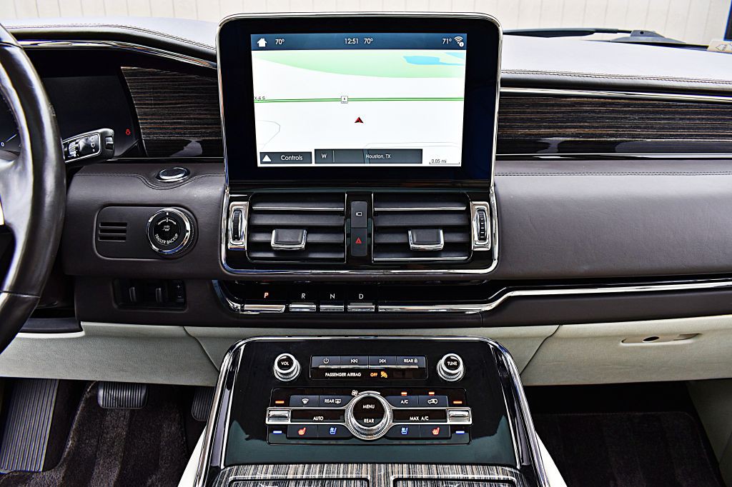 2018 Lincoln Navigator Image 33