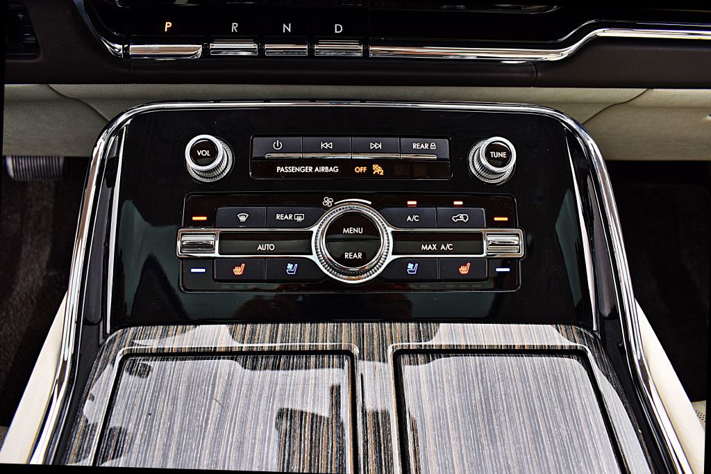 2018 Lincoln Navigator Image 38