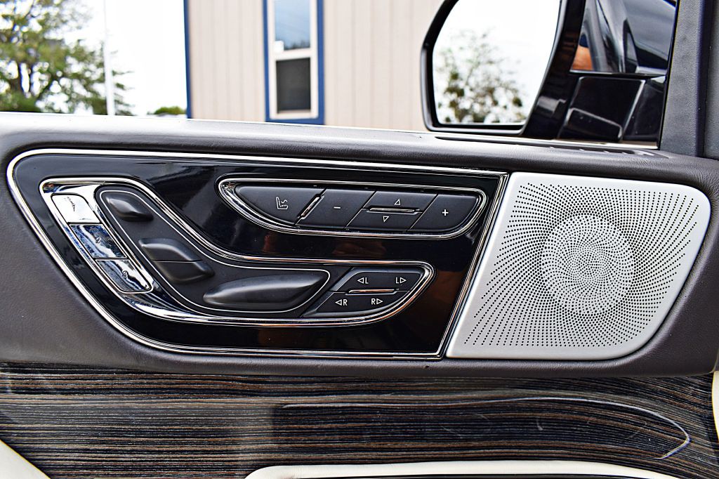 2018 Lincoln Navigator Image 48