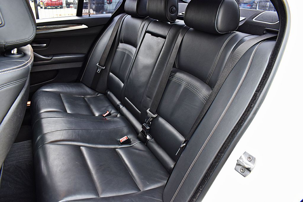 2016 BMW 5 Series Image 19