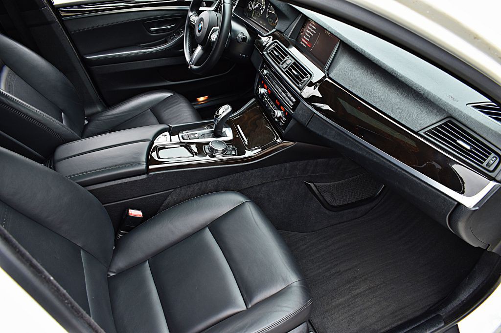 2016 BMW 5 Series Image 20