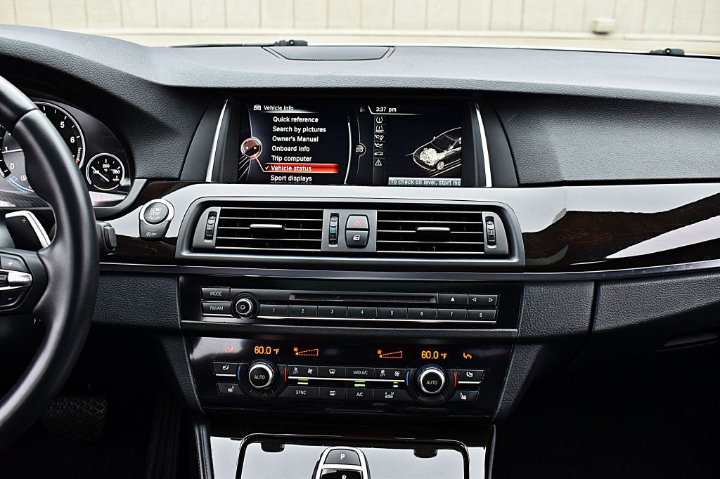 2016 BMW 5 Series Image 28