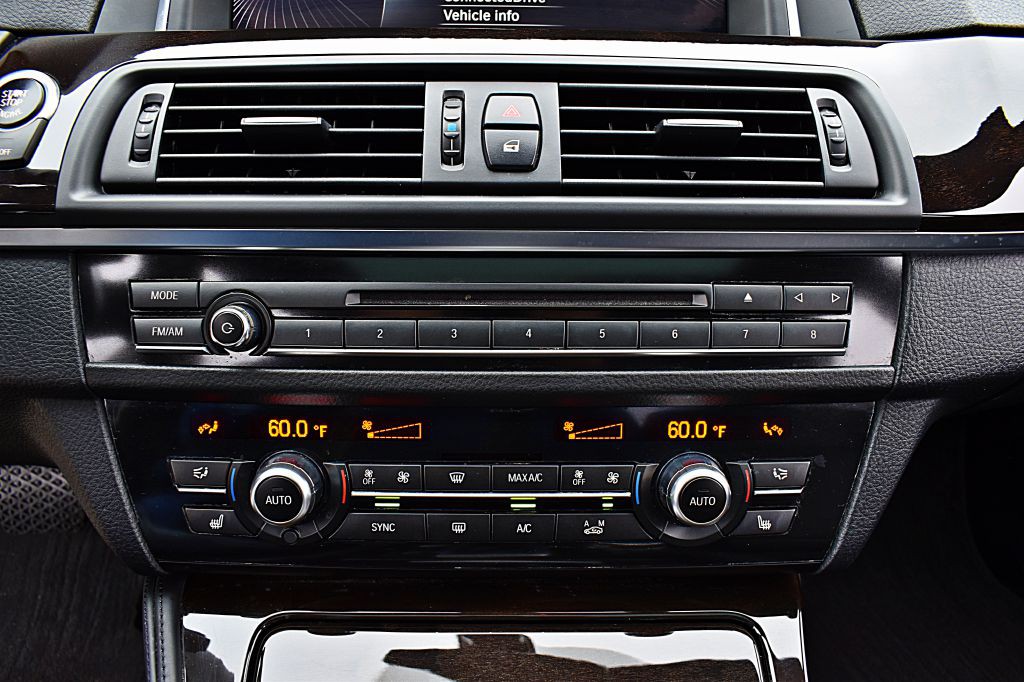 2016 BMW 5 Series Image 32