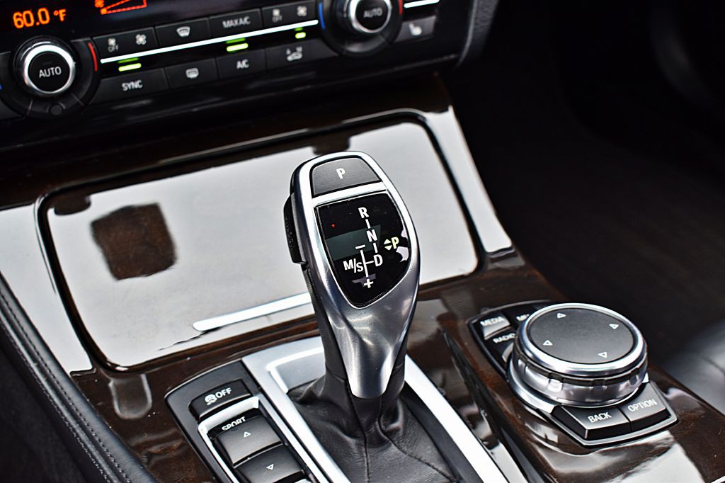 2016 BMW 5 Series Image 34