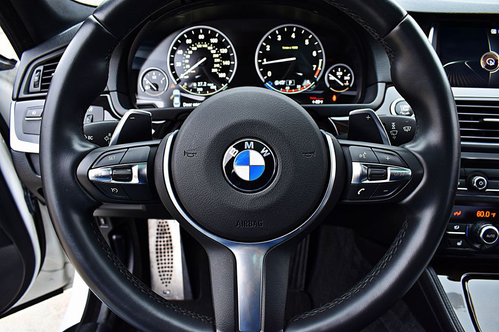 2016 BMW 5 Series Image 37